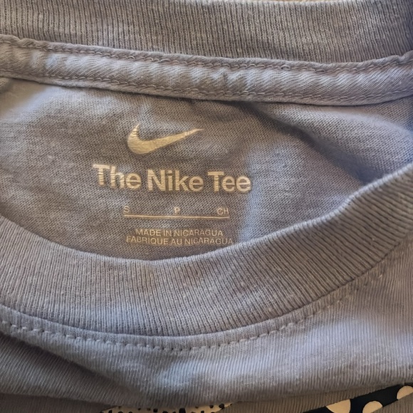 Size Small Short Sleeve Periwinkle Nike Tee - Picture 2 of 2